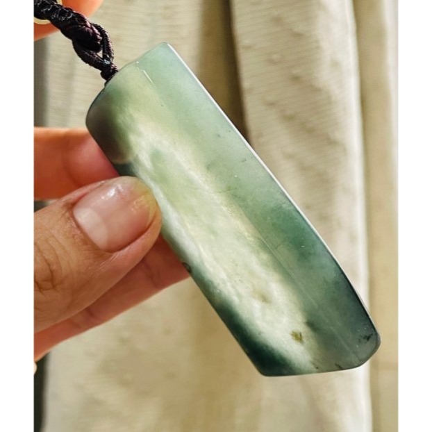 天然A貨緬甸玉 冰種晴藍帶原皮透視雕下山虎翡翠虎牌 脫沙完熟黑皮殼 完美一刀切冰膠綠肉 下山求財-細節圖4