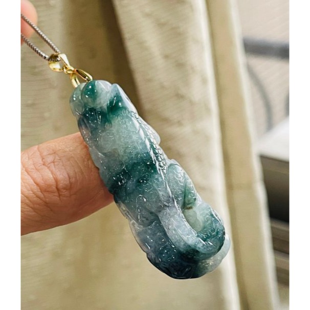 天然A貨緬甸玉 冰飄藍花手工雕蜥蜴/吸金千億翡翠玉墜 冰起膠底妝 滿滿漂亮過底純色藍花-細節圖2
