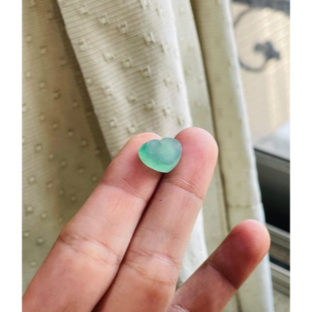 天然A貨緬甸玉 冰種湖綠心形/愛心翡翠裸石 晶透色滿勻稱 清晰透字 厚度立體飽滿 鑲嵌小高貨-細節圖3