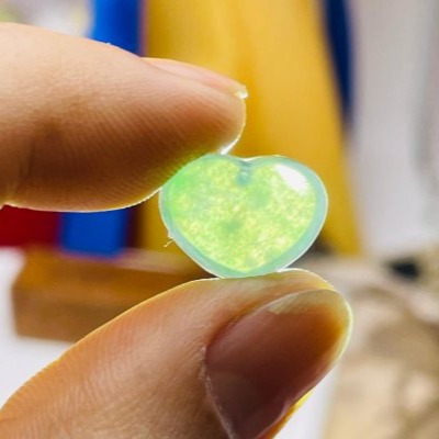 天然A貨緬甸玉 冰種湖綠心形/愛心翡翠裸石 晶透色滿勻稱 清晰透字 厚度立體飽滿 鑲嵌小高貨-細節圖9