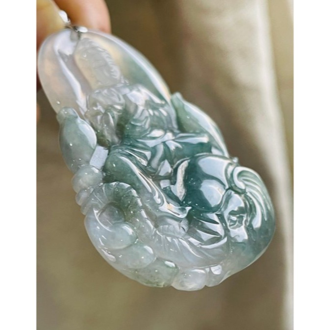 天然A貨緬甸玉 高冰牛仔藍飄花普賢菩薩翡翠佛牌 玻璃白冰為底 大抹藍花點綴 磨砂精緻法像 完美一刀切牌形-細節圖4