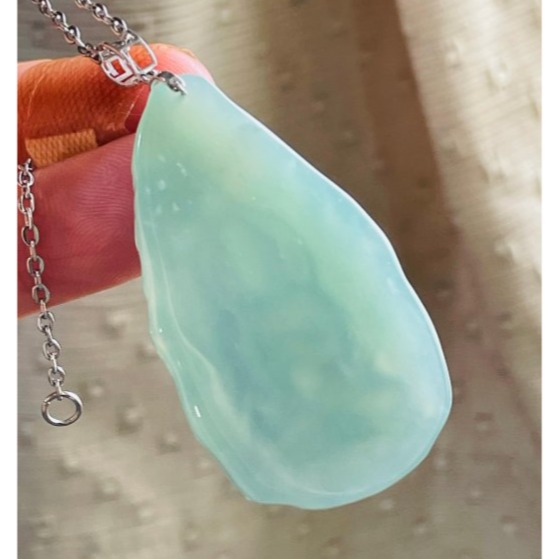 天然A貨緬甸玉 木拿 冰種薄荷綠坐蓮合掌觀音翡翠118K玉墜 木那放光勻稱滿綠色 完美一刀切 附台証-細節圖5