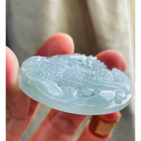 天然A貨緬甸玉 放光 老坑冰藍綠麒麟翡翠玉牌 泛光藍綠底色 幾粒小藍花點綴 帶色起剛性 冰晶透手影 附台証-細節圖3