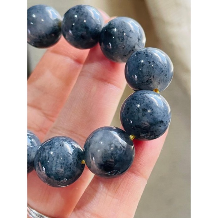 天然A貨緬甸玉 老坑烏雞13mm圓珠翡翠手珠/手串17cm手圍 顆顆起膠透光 黑全化為芝麻點 完美度99%-細節圖4