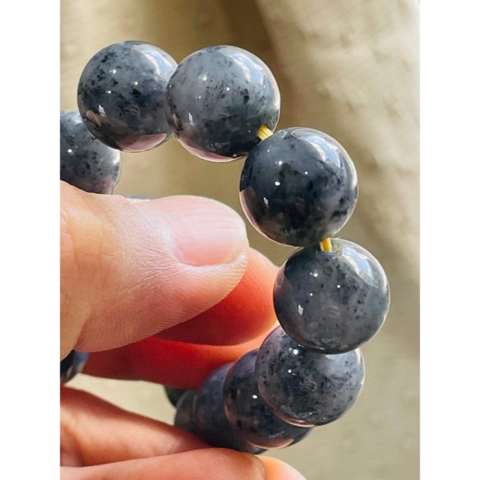 天然A貨緬甸玉 老坑烏雞13mm圓珠翡翠手珠/手串17cm手圍 顆顆起膠透光 黑全化為芝麻點 完美度99%-細節圖6