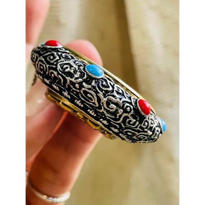 天然A貨翡翠 冰潤危綠影雕綠度母翡翠佛牌 仿舊厚銀鑲嵌 六字箴言轉經輪 唐卡式雷射噴砂精致顯工-細節圖5