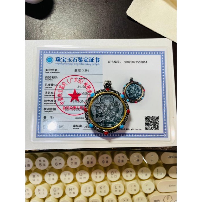 天然A貨翡翠 冰潤危綠影雕綠度母翡翠佛牌 仿舊厚銀鑲嵌 六字箴言轉經輪 唐卡式雷射噴砂精致顯工-細節圖8