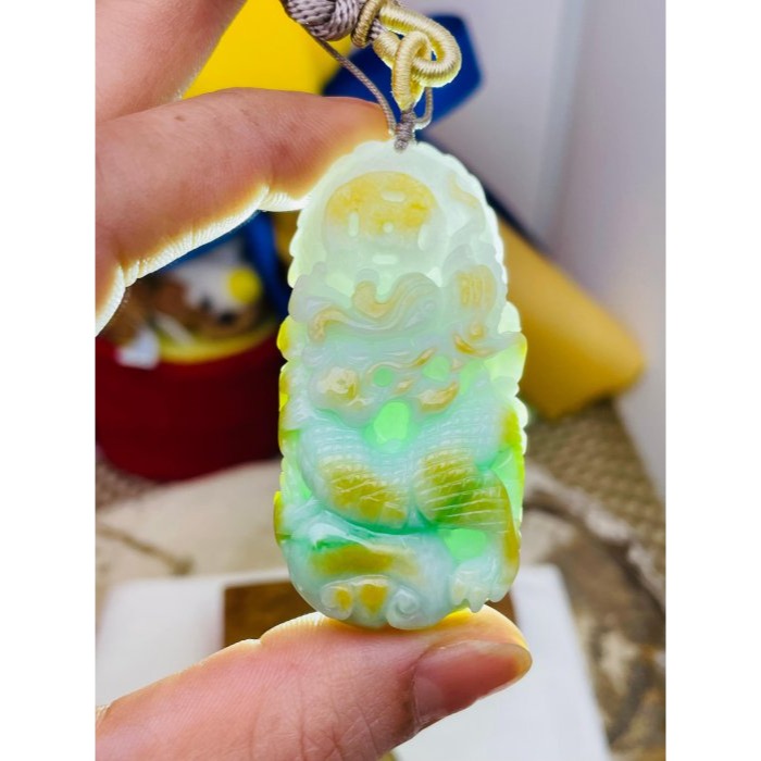 天然A貨緬甸玉 細潤黃加綠三彩無死角環繞巧雕攏如意翡翠龍牌 白肉過渡金黃陽綠 前後包覆 色辣鮮豔-細節圖8