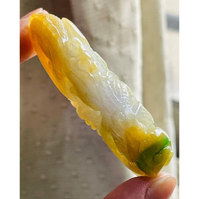 天然A貨緬甸玉 老坑黃加綠三彩360度環繞俏雕好運龍來翡翠龍牌 起冰金黃霧包覆白冰 融合一抹辣綠 冰冰油亮色豔-細節圖4