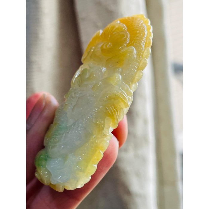 天然A貨緬甸玉 老坑黃加綠三彩360度環繞俏雕好運龍來翡翠龍牌 起冰金黃霧包覆白冰 融合一抹辣綠 冰冰油亮色豔-細節圖5