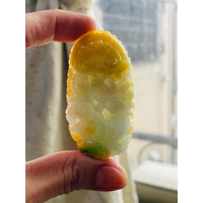 天然A貨緬甸玉 老坑黃加綠三彩360度環繞俏雕好運龍來翡翠龍牌 起冰金黃霧包覆白冰 融合一抹辣綠 冰冰油亮色豔-細節圖8