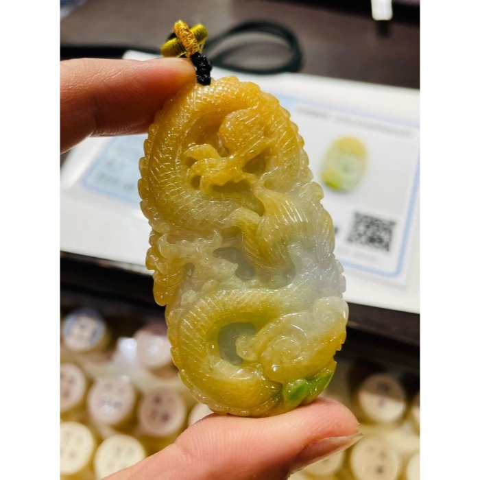 天然A貨緬甸玉 老坑黃加綠三彩360度環繞俏雕好運龍來翡翠龍牌 起冰金黃霧包覆白冰 融合一抹辣綠 冰冰油亮色豔-細節圖10