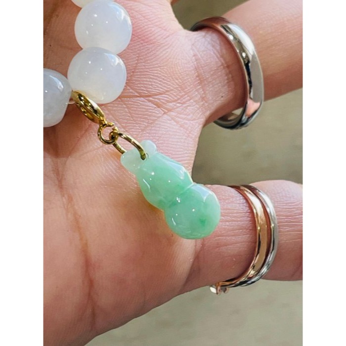 天然A貨緬甸玉 冰潤綠飄花福祿葫蘆翠隨意扣 滿綠底色 陽綠飄花點綴 飽滿小巧 完美-細節圖2