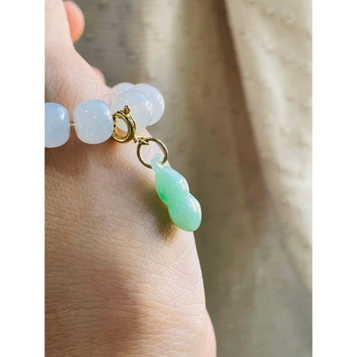 天然A貨緬甸玉 冰潤綠飄花福祿葫蘆翠隨意扣 滿綠底色 陽綠飄花點綴 飽滿小巧 完美-細節圖4