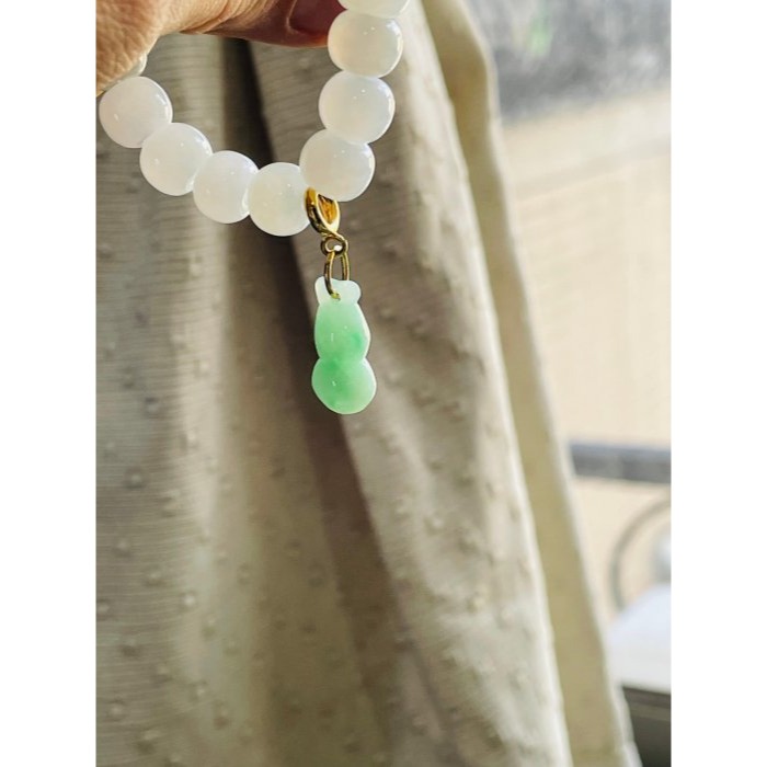 天然A貨緬甸玉 冰潤綠飄花福祿葫蘆翠隨意扣 滿綠底色 陽綠飄花點綴 飽滿小巧 完美-細節圖8