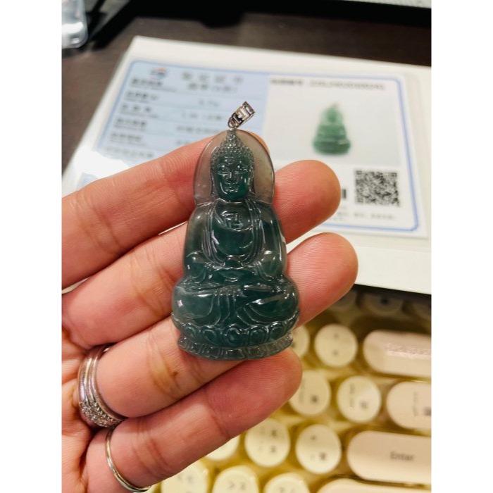 天然A貨翡翠 冰玻危綠精雕大日如來翡翠18K金佛墜 滿綠透字玻璃種瓜料 精開莊嚴慈悲法像-細節圖9