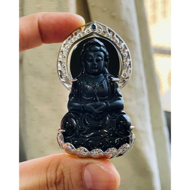 天然A貨緬甸玉 墨翠純黑精雕淨瓶觀翡翠佛墜 勻稱純黑 底庄細膩 磨砂精開莊嚴慈悲法像 大器珠寶設計厚銀鑲嵌-細節圖4