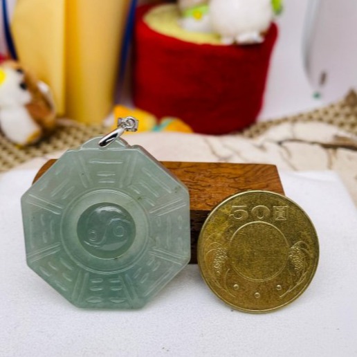 天然A貨緬甸玉 冰油青太極八卦翡翠玉墜 起冰帶膠感 透手影好水頭 照燈能見些微色點-細節圖2