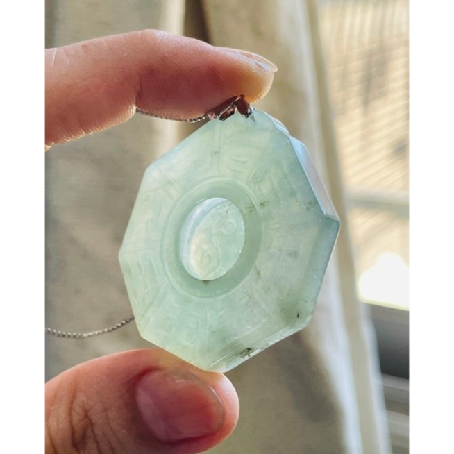 天然A貨緬甸玉 冰油青太極八卦翡翠玉墜 起冰帶膠感 透手影好水頭 照燈能見些微色點-細節圖5