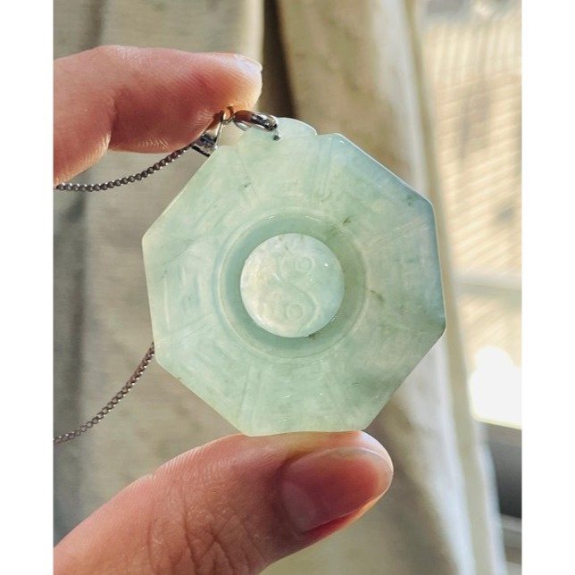 天然A貨緬甸玉 冰油青太極八卦翡翠玉墜 起冰帶膠感 透手影好水頭 照燈能見些微色點-細節圖7