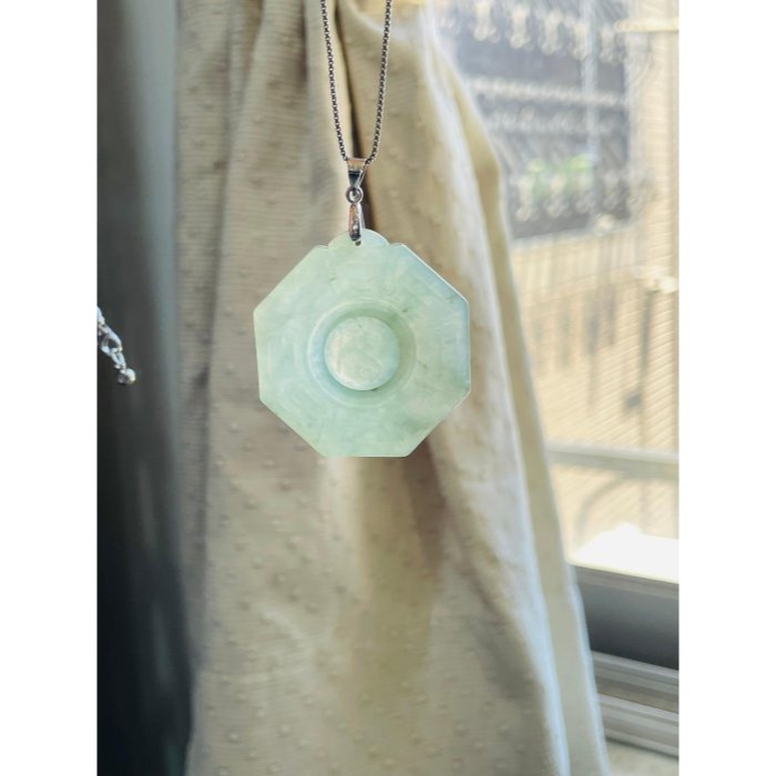 天然A貨緬甸玉 冰油青太極八卦翡翠玉墜 起冰帶膠感 透手影好水頭 照燈能見些微色點-細節圖8
