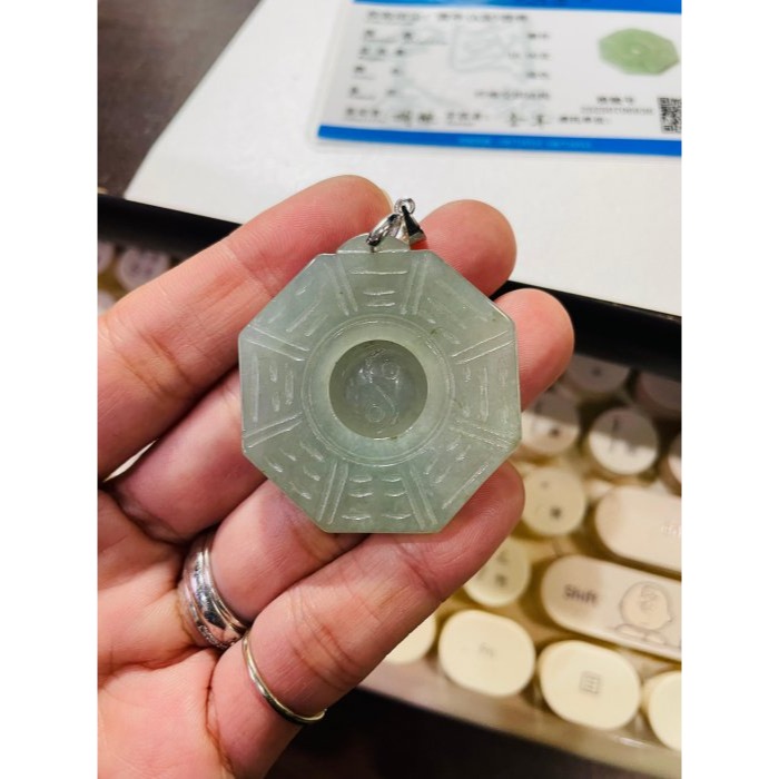 天然A貨緬甸玉 冰油青太極八卦翡翠玉墜 起冰帶膠感 透手影好水頭 照燈能見些微色點-細節圖10