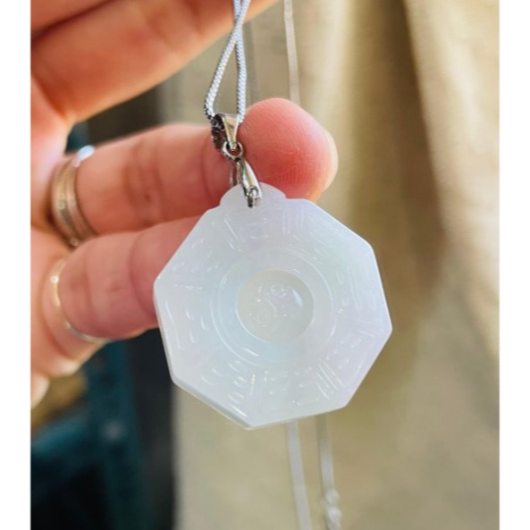 天然A貨緬甸玉 冰潤淡春彩太極小八卦翡翠玉墜 乾淨膠潤底裝 粉粉嫩嫩種好水長 配戴輕巧無壓力-細節圖3
