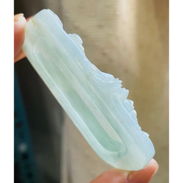 天然A貨緬甸玉 冰晴綠飄花獨家版玄天上帝翡翠玉牌 冰綠滿底色碎藍花點綴 頭帶神冠法像精開 方正64牌型-細節圖4