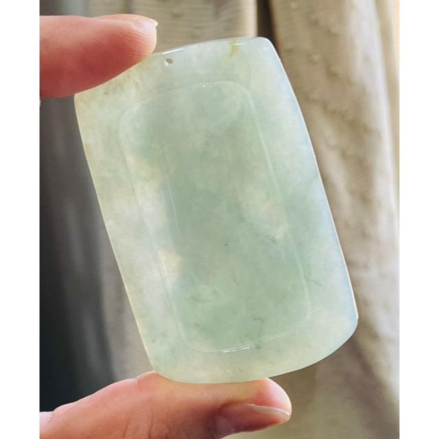 天然A貨緬甸玉 冰晴綠飄花獨家版玄天上帝翡翠玉牌 冰綠滿底色碎藍花點綴 頭帶神冠法像精開 方正64牌型-細節圖7