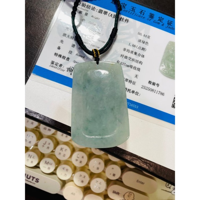 天然A貨緬甸玉 冰晴綠飄花獨家版玄天上帝翡翠玉牌 冰綠滿底色碎藍花點綴 頭帶神冠法像精開 方正64牌型-細節圖11