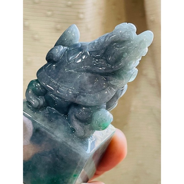 天然A貨緬甸玉 老坑冰烏雞綠手工雕滿載而龜昂首龍龜翡翠印章/方印/公司章 冰膠油瞤 滿滿辣綠 尊貴大器印-細節圖5