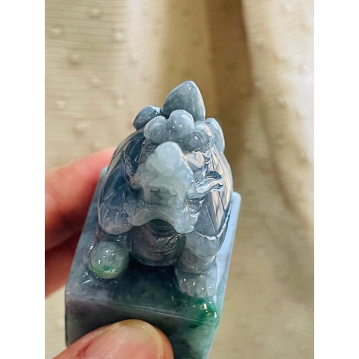 天然A貨緬甸玉 老坑冰烏雞綠手工雕滿載而龜昂首龍龜翡翠印章/方印/公司章 冰膠油瞤 滿滿辣綠 尊貴大器印-細節圖6