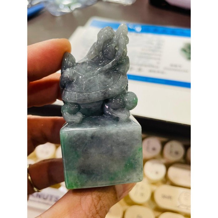 天然A貨緬甸玉 老坑冰烏雞綠手工雕滿載而龜昂首龍龜翡翠印章/方印/公司章 冰膠油瞤 滿滿辣綠 尊貴大器印-細節圖8