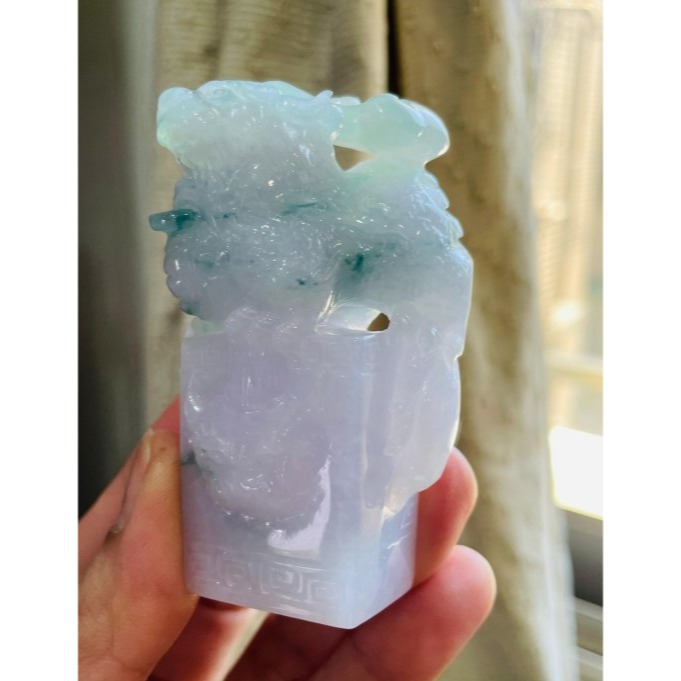 天然A貨緬甸玉 老坑冰飄花手工精雕步步高升招財貔貅翡翠印章/方印/收藏印 冰膠粉紫晴綠底色 滿滿靈動藍花 附台証-細節圖4