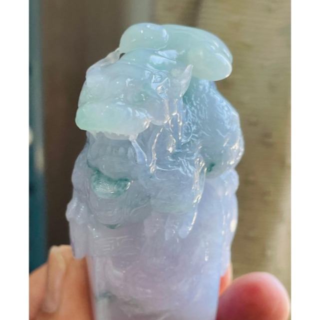 天然A貨緬甸玉 老坑冰飄花手工精雕步步高升招財貔貅翡翠印章/方印/收藏印 冰膠粉紫晴綠底色 滿滿靈動藍花 附台証-細節圖5