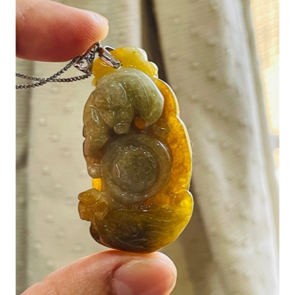 天然A貨緬甸玉 溫潤糖黃漸變手工巧雕福壽雙全翡翠玉墜 油潤滿黃肉 厚度足工立體 不柴全透光-細節圖8