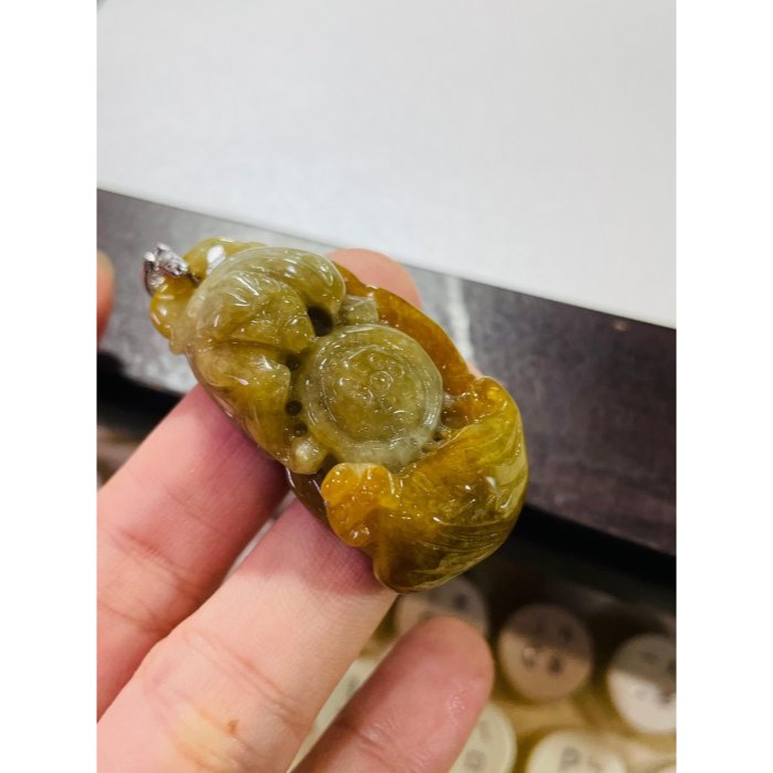 天然A貨緬甸玉 溫潤糖黃漸變手工巧雕福壽雙全翡翠玉墜 油潤滿黃肉 厚度足工立體 不柴全透光-細節圖10