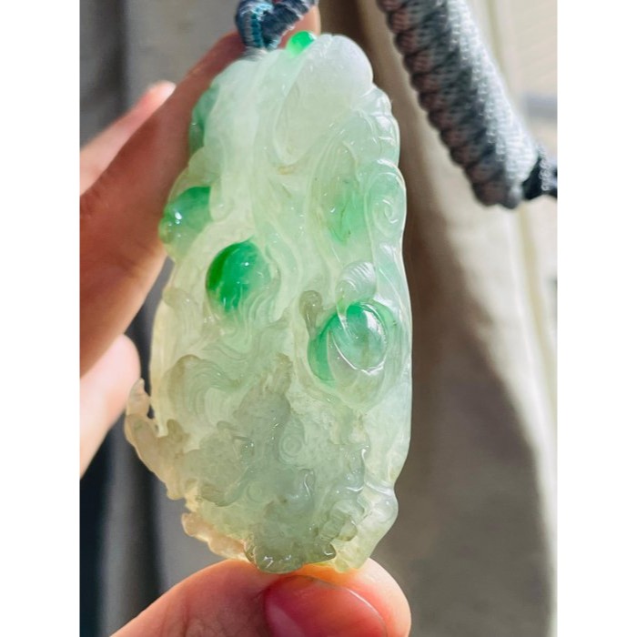 天然A貨緬甸玉 老坑辣綠飄花大師雕龍霸天下翡翠龍牌 泛光老冰料 帶多多冰陽綠 精工雙拋 附台証-細節圖5