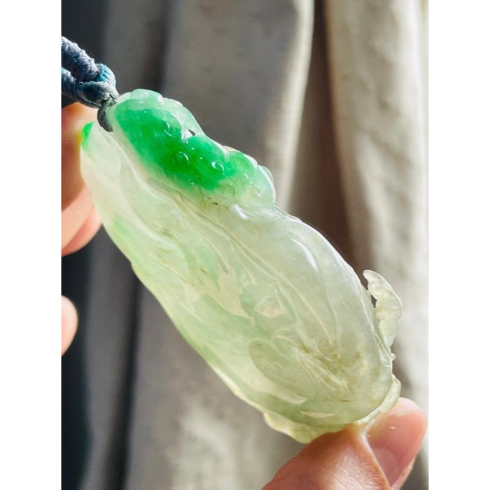 天然A貨緬甸玉 老坑辣綠飄花大師雕龍霸天下翡翠龍牌 泛光老冰料 帶多多冰陽綠 精工雙拋 附台証-細節圖7