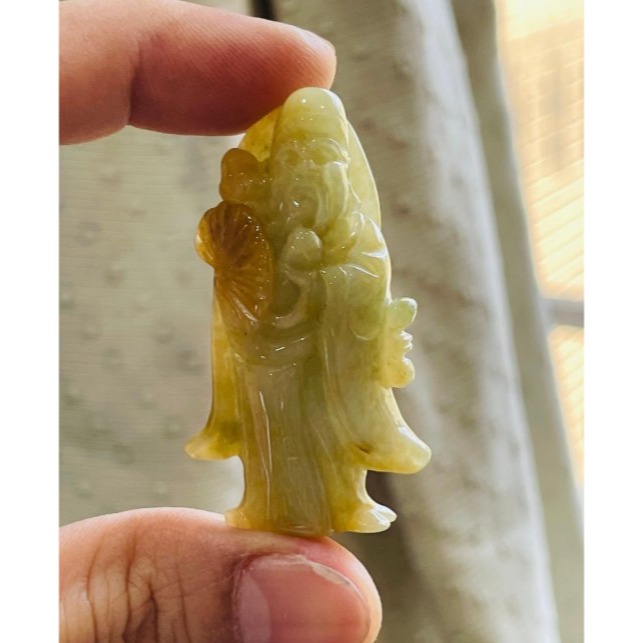天然A貨緬甸玉 老坑梨黃俏色雕財神爺翡翠玉墜 老熟油亮滿黃俏糖黃 小飄綠 冰潤色滿手持財神扇-細節圖2