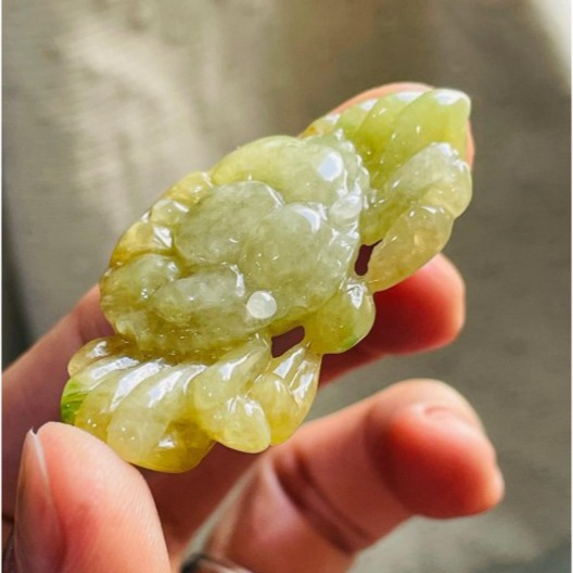 天然A貨緬甸玉 老坑黃加綠手工雕螃蟹/八方來財翡翠玉墜/包掛 起光感冰黃綠融合 幾抹陽綠點綴 晶透油滴般光澤-細節圖3