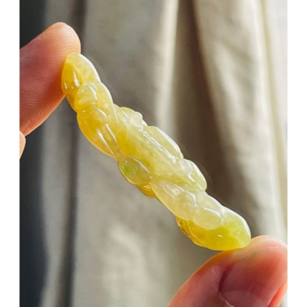 天然A貨緬甸玉 老坑黃加綠手工雕螃蟹/八方來財翡翠玉墜/包掛 起光感冰黃綠融合 幾抹陽綠點綴 晶透油滴般光澤-細節圖5