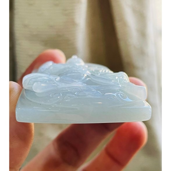 天然A貨緬甸玉 冰潤淡底色精雕坐姿關公翡翠玉牌 冰帶膠底庄 色淡有水頭 法像精開 牌形方正大器-細節圖7
