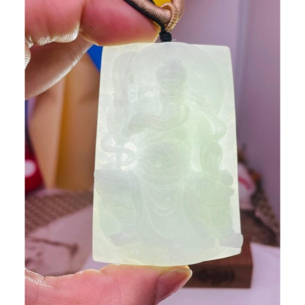天然A貨緬甸玉 冰潤淡底色精雕坐姿關公翡翠玉牌 冰帶膠底庄 色淡有水頭 法像精開 牌形方正大器-細節圖9