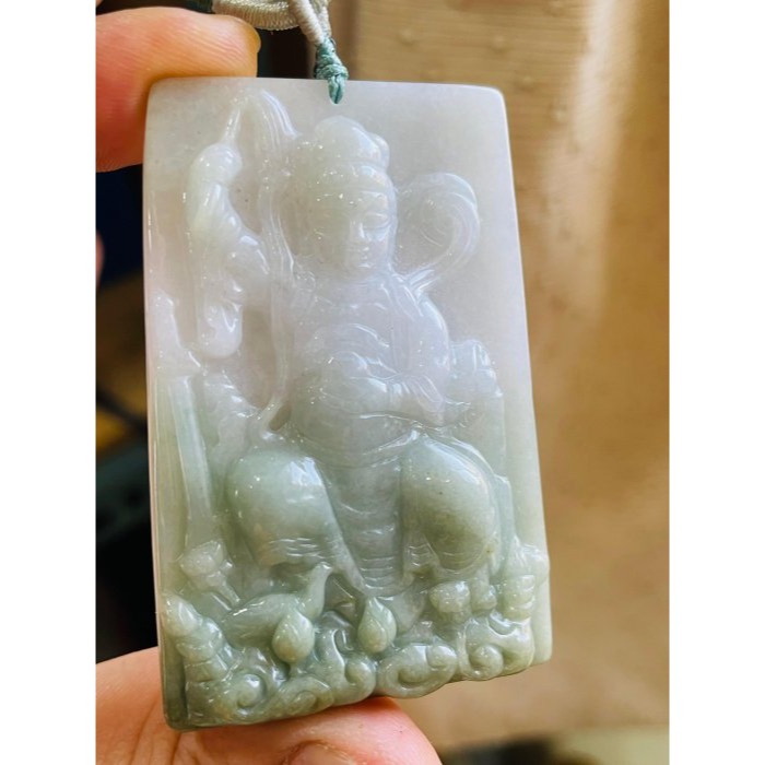 天然A貨緬甸玉 細潤半三水色九天玄女翡翠佛牌 水白綠各半分明 一刀切方正牌形 手持拂塵及八卦-細節圖2