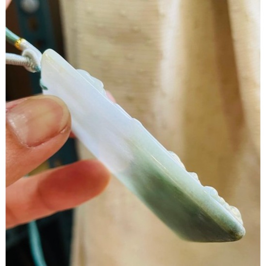 天然A貨緬甸玉 細潤半三水色九天玄女翡翠佛牌 水白綠各半分明 一刀切方正牌形 手持拂塵及八卦-細節圖4