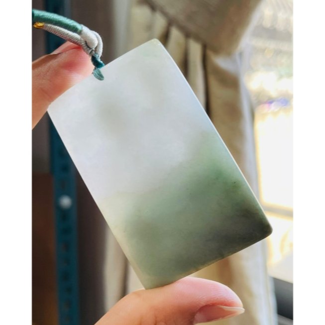 天然A貨緬甸玉 細潤半三水色九天玄女翡翠佛牌 水白綠各半分明 一刀切方正牌形 手持拂塵及八卦-細節圖7