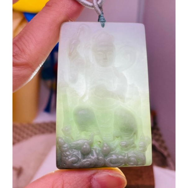 天然A貨緬甸玉 細潤半三水色九天玄女翡翠佛牌 水白綠各半分明 一刀切方正牌形 手持拂塵及八卦-細節圖9