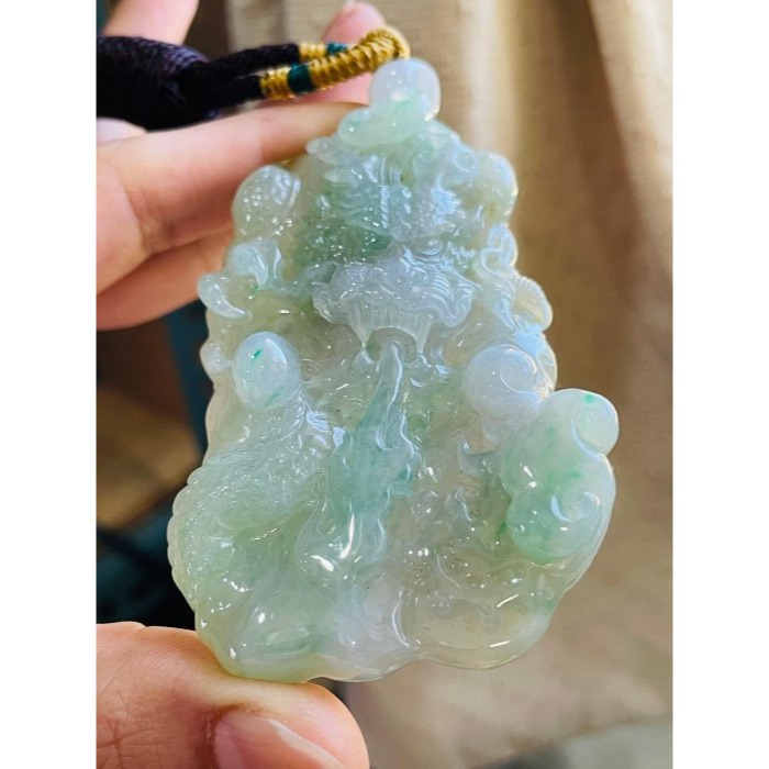天然A貨緬甸玉 冰飄綠大師雕龍霸天下翡翠龍牌 冰起膠底飄陽綠花 灑金點綴 霸氣銳眼尖牙利爪-細節圖3