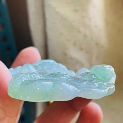 天然A貨緬甸玉 冰飄綠大師雕龍霸天下翡翠龍牌 冰起膠底飄陽綠花 灑金點綴 霸氣銳眼尖牙利爪-細節圖7